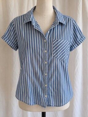 ✨4/$18✨ Blue & White Striped Girls' Button-Up Shirt - Short Sleeve
